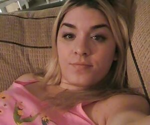 Doğal genç gösterileri ona vücut arkasında the erotik video türbanlı sahneler