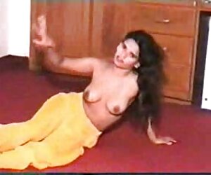 Anne küçük bir okşayarak türban porno sex